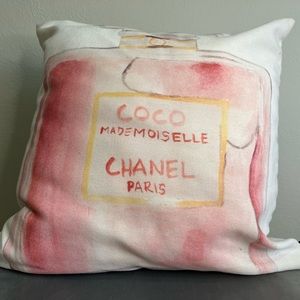 Throw pillow